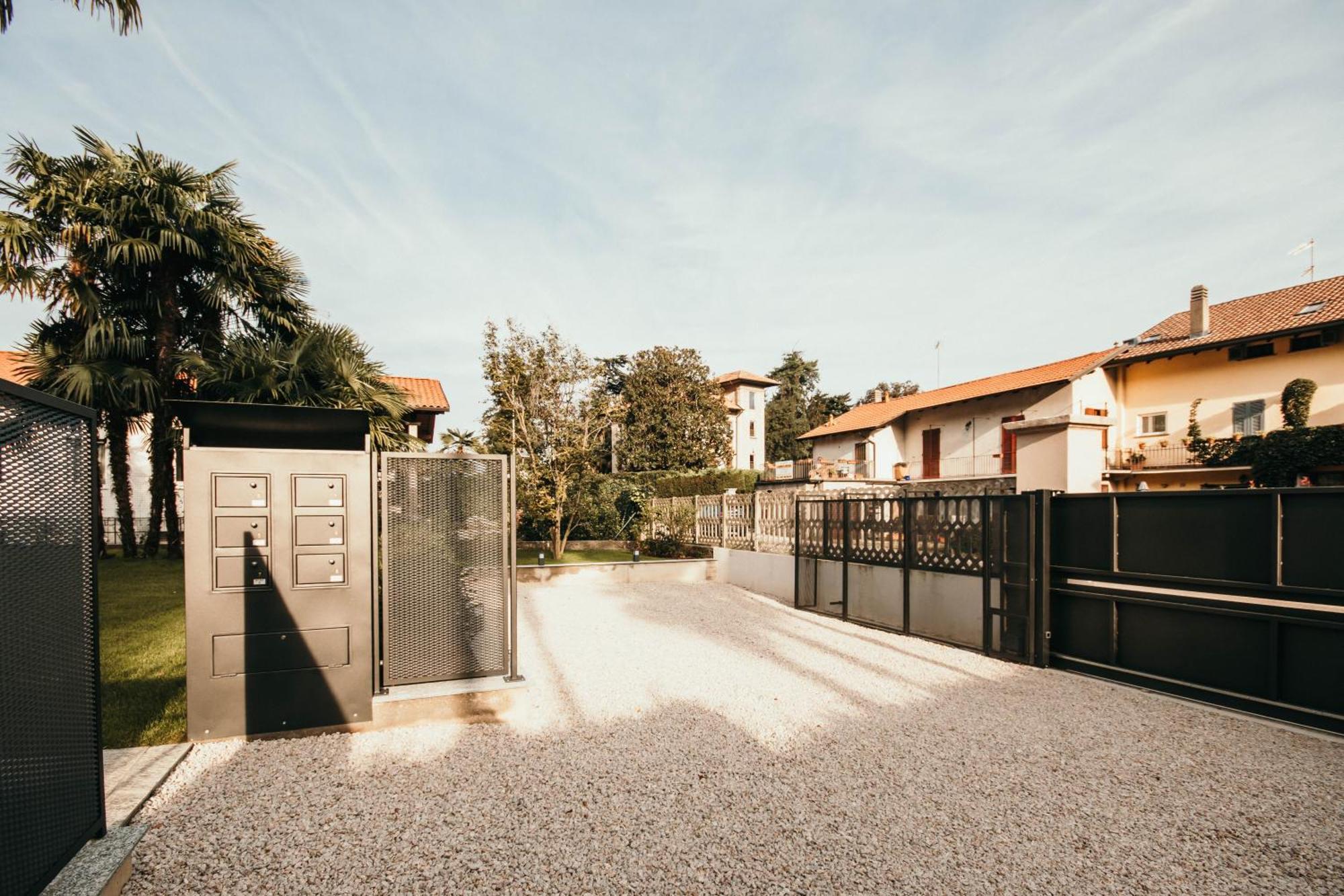 Gio Leo Guest House Lesa Zewnętrze zdjęcie