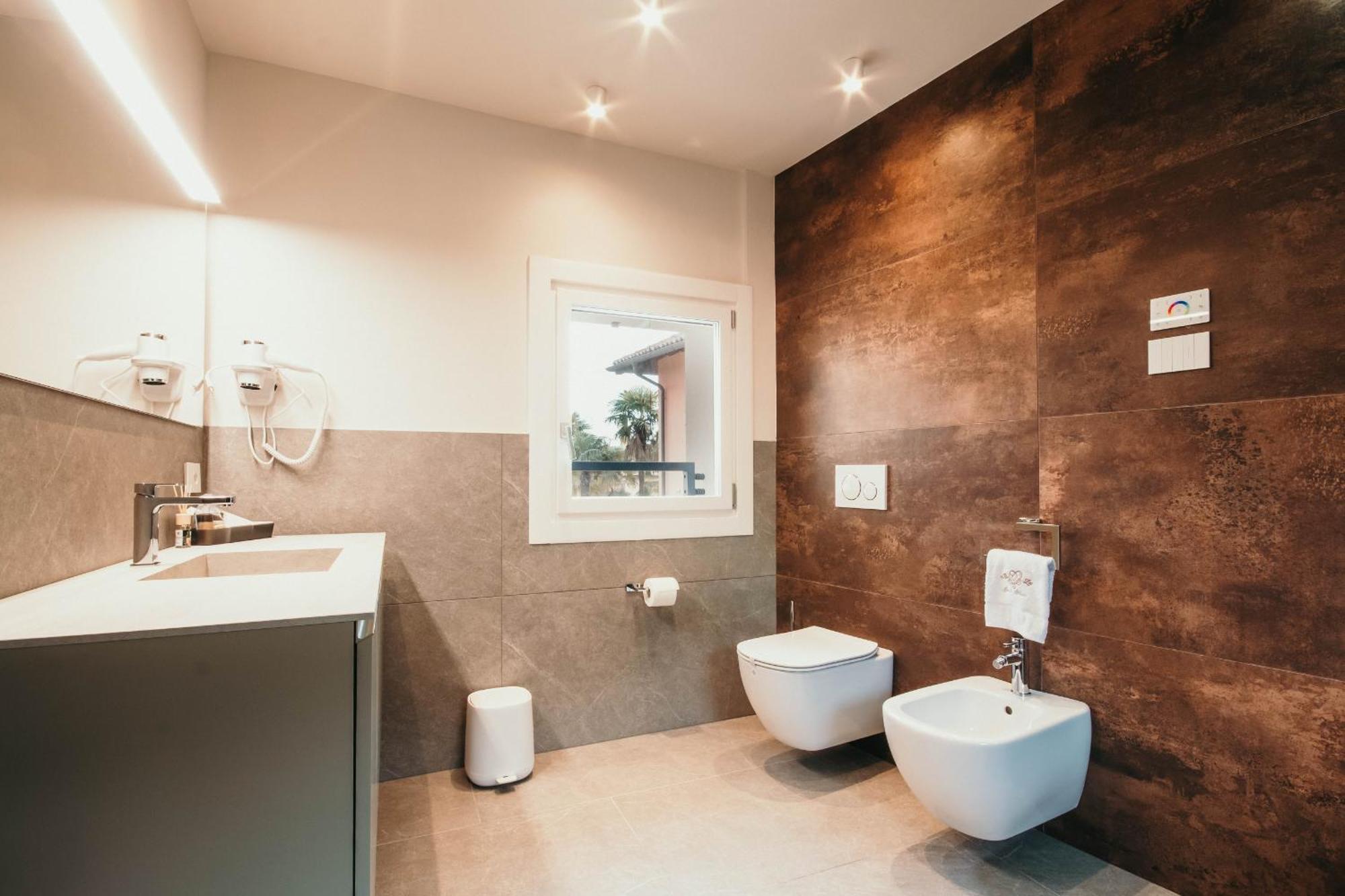 Gio Leo Guest House Lesa Zewnętrze zdjęcie
